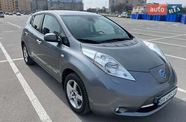 Хэтчбек Nissan Leaf 2016 в 