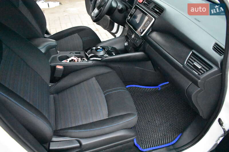 Хетчбек Nissan Leaf 2019 в Долині