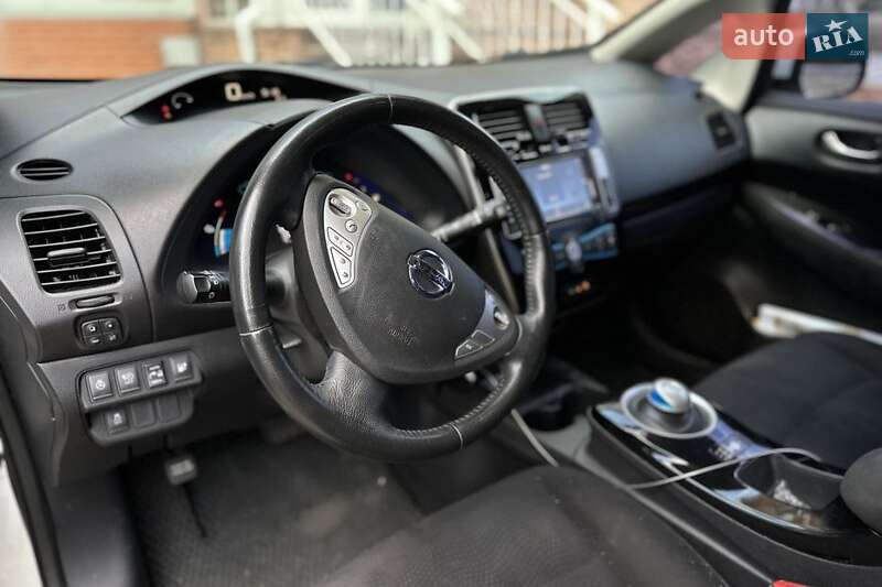 Хэтчбек Nissan Leaf 2016 в Черкассах