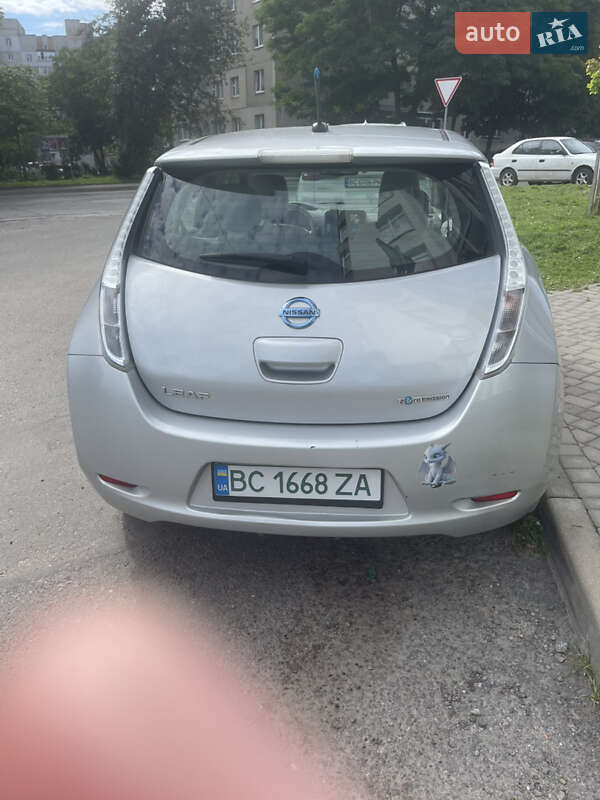 Хэтчбек Nissan Leaf 2013 в Львове