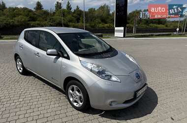 Хэтчбек Nissan Leaf 2012 в 