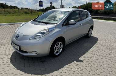 Хэтчбек Nissan Leaf 2012 в 