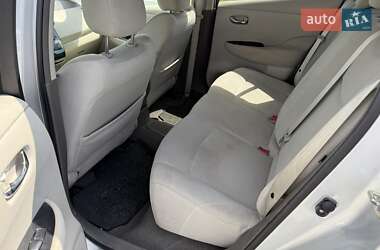Хэтчбек Nissan Leaf 2012 в 