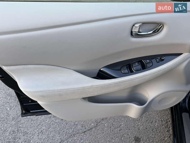 Хэтчбек Nissan Leaf 2012 в Одессе фото 11 Хэтчбек Nissan Leaf 2012 в Одессе