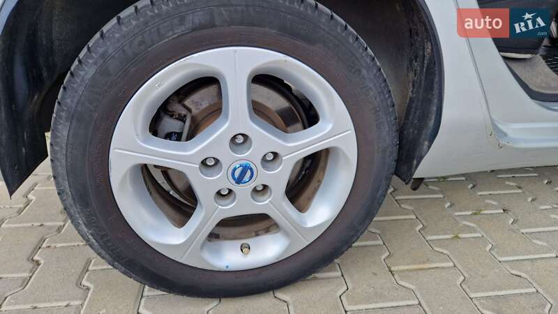 Хэтчбек Nissan Leaf 2012 в Киеве