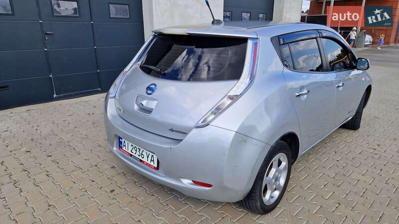 Хэтчбек Nissan Leaf 2012 в Киеве