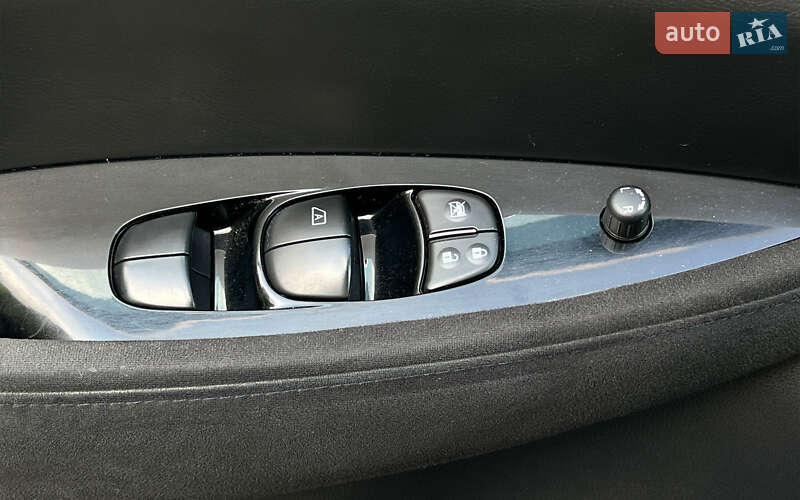 Хэтчбек Nissan Leaf 2016 в Львове