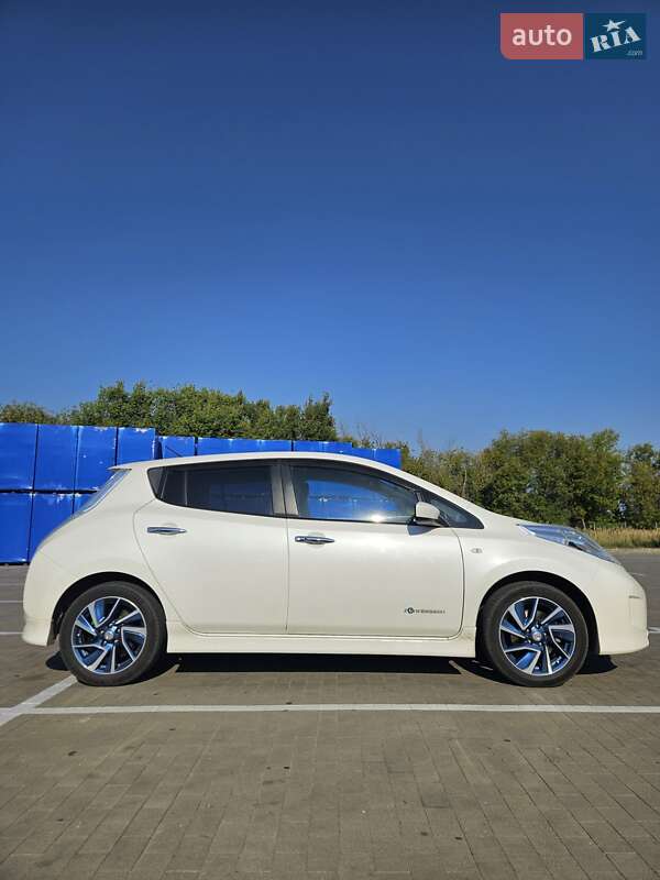 Хэтчбек Nissan Leaf 2016 в Борисполе