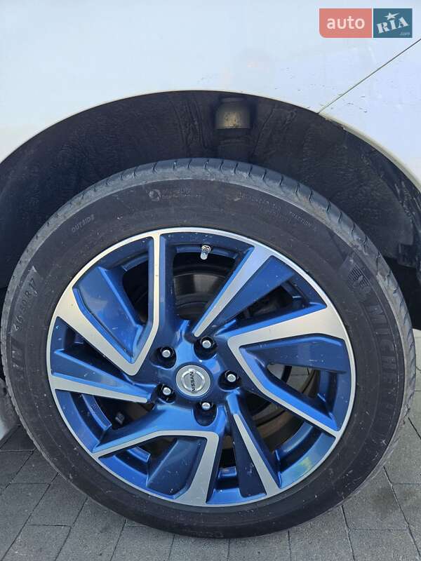 Хэтчбек Nissan Leaf 2016 в Борисполе