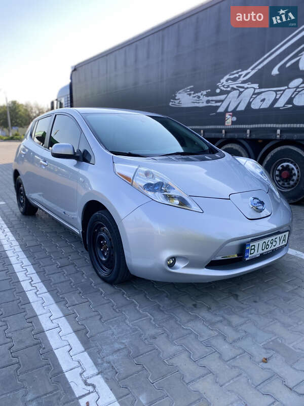 Хэтчбек Nissan Leaf 2014 в Кременчуге