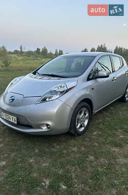 Хэтчбек Nissan Leaf 2012 в Пирятине
