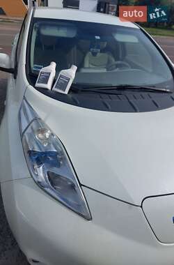Хэтчбек Nissan Leaf 2012 в Березане