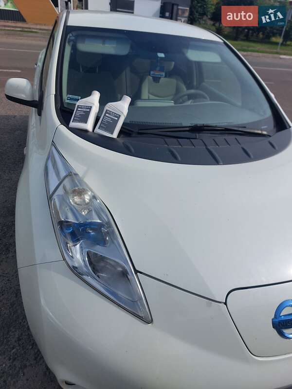 Хэтчбек Nissan Leaf 2012 в Березане