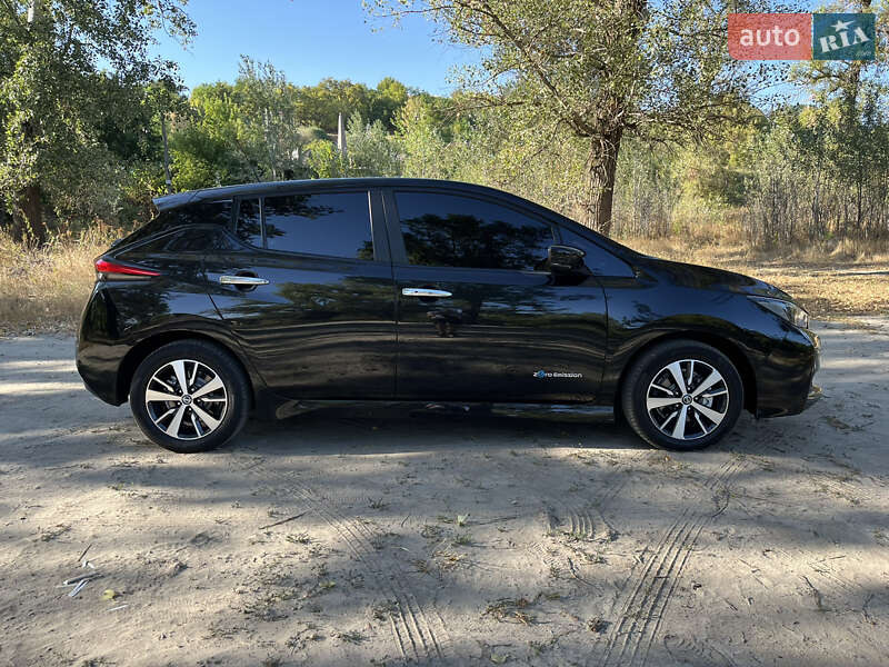 Хэтчбек Nissan Leaf 2018 в Кобеляках