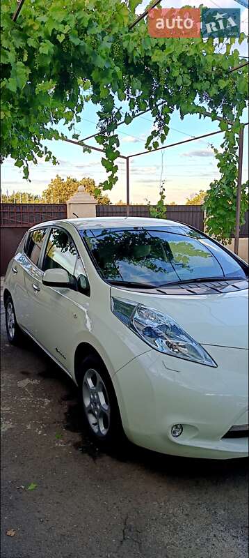 Хэтчбек Nissan Leaf 2012 в Одессе