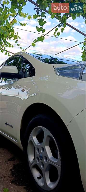 Хэтчбек Nissan Leaf 2012 в Одессе