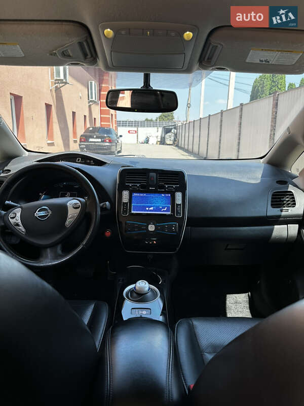 Хэтчбек Nissan Leaf 2015 в Черновцах