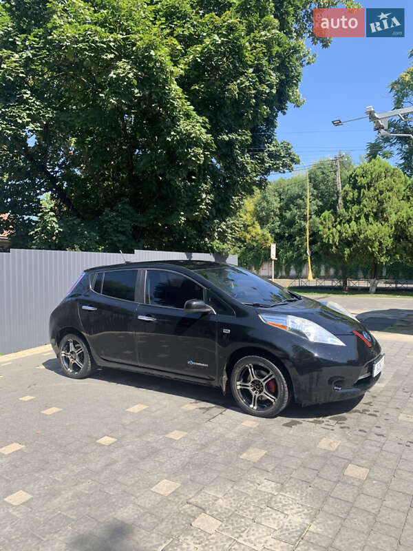 Хэтчбек Nissan Leaf 2014 в Ужгороде