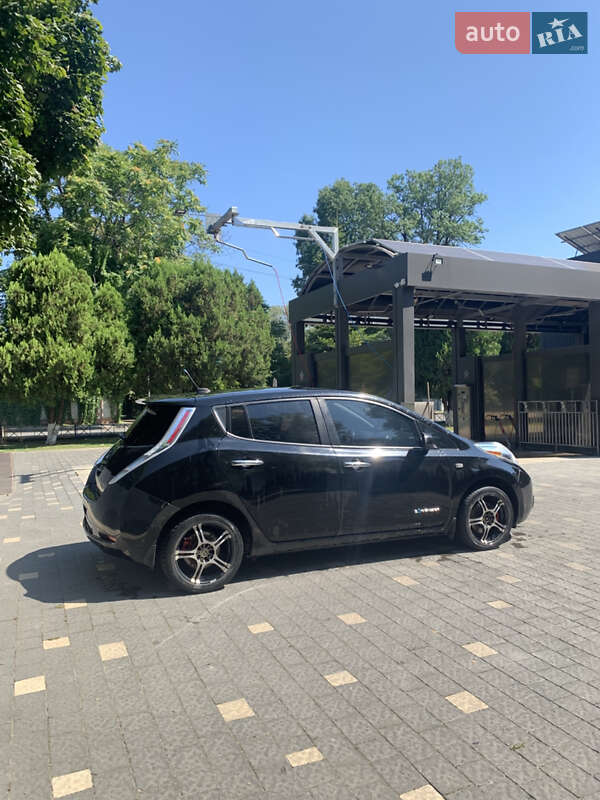 Хэтчбек Nissan Leaf 2014 в Ужгороде