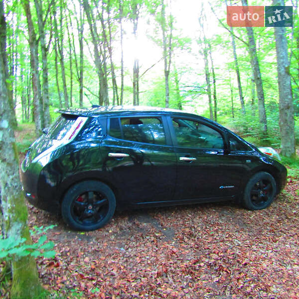 Хэтчбек Nissan Leaf 2014 в Ужгороде