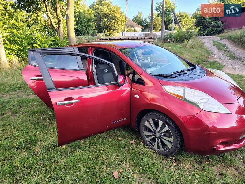 Хетчбек Nissan Leaf 2015 в Ямполі