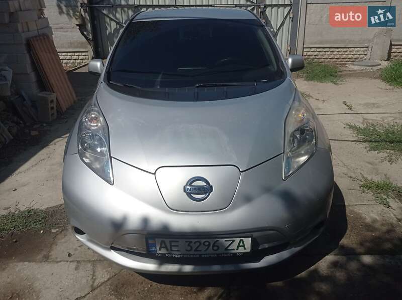 Хэтчбек Nissan Leaf 2014 в Днепре