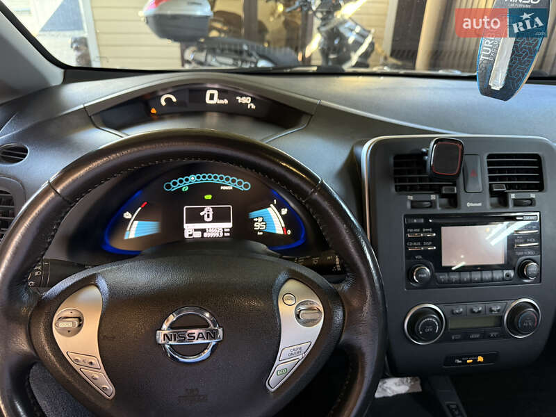 Хэтчбек Nissan Leaf 2014 в Борзне