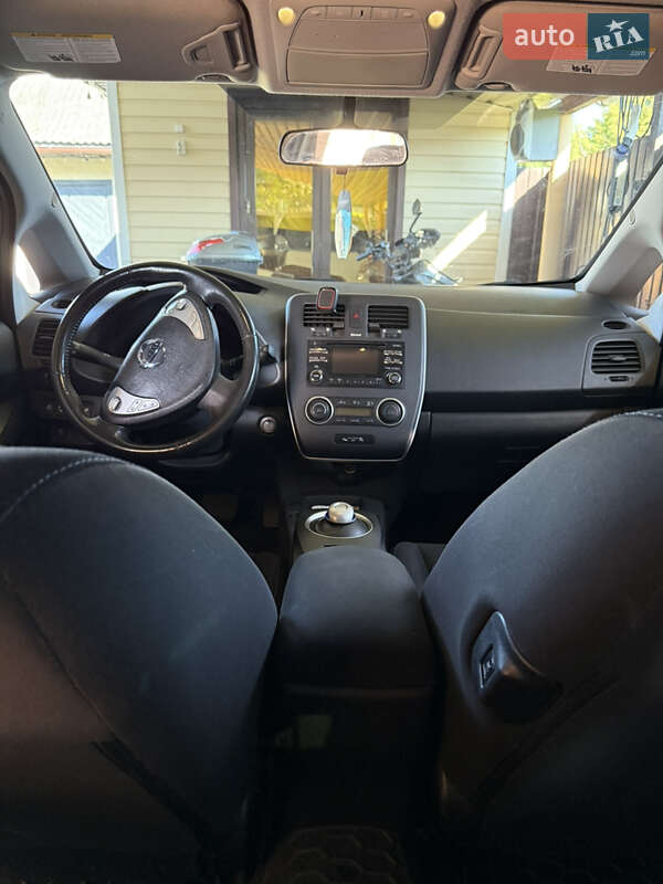 Хэтчбек Nissan Leaf 2014 в Борзне