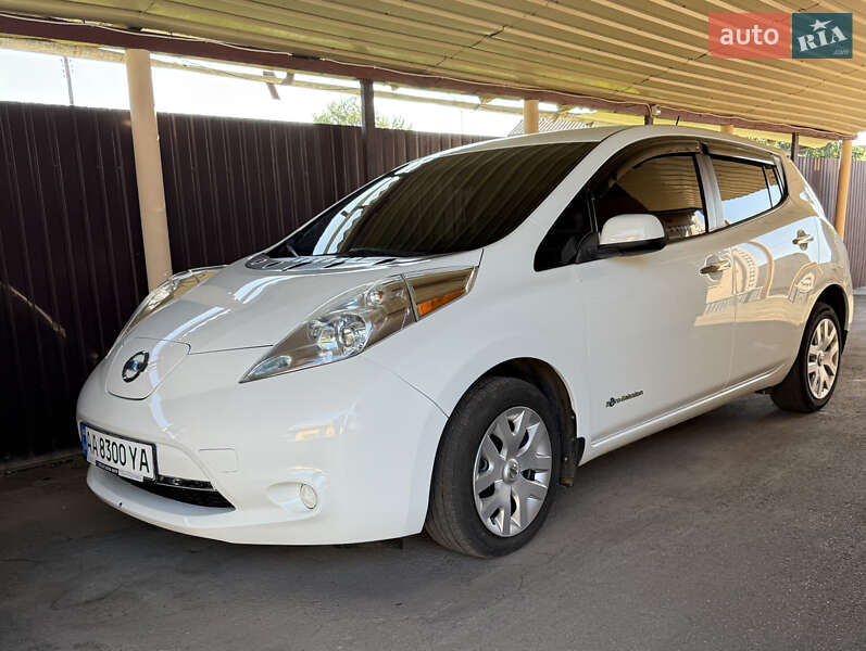 Хэтчбек Nissan Leaf 2014 в Борзне
