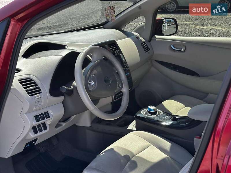 Хэтчбек Nissan Leaf 2012 в Львове