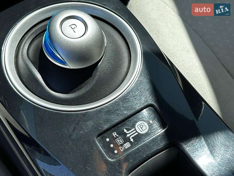 Хэтчбек Nissan Leaf 2012 в Львове