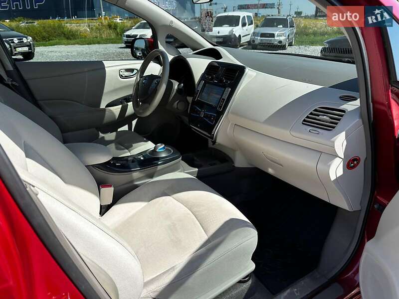 Хэтчбек Nissan Leaf 2012 в Львове