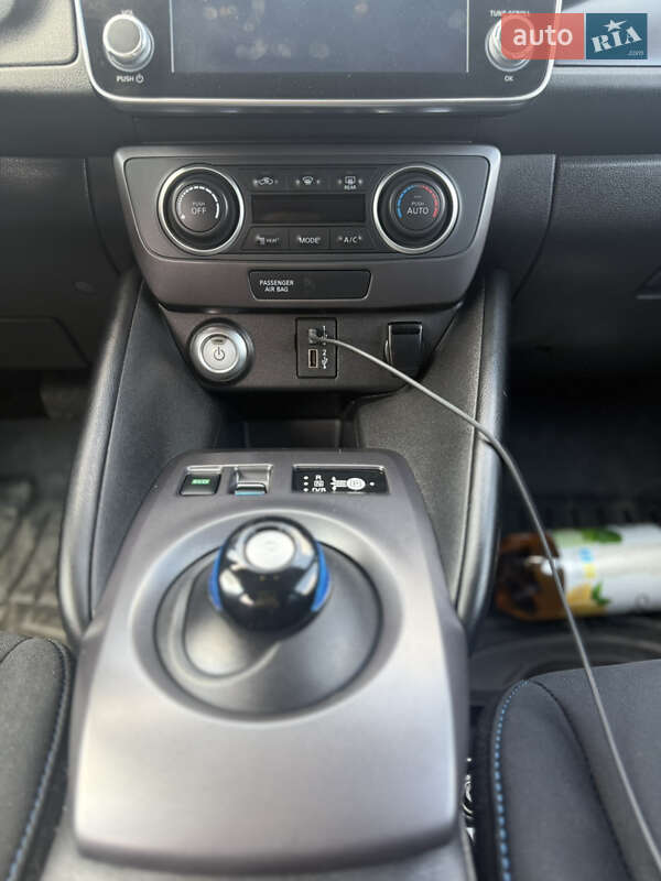 Хэтчбек Nissan Leaf 2022 в Киеве