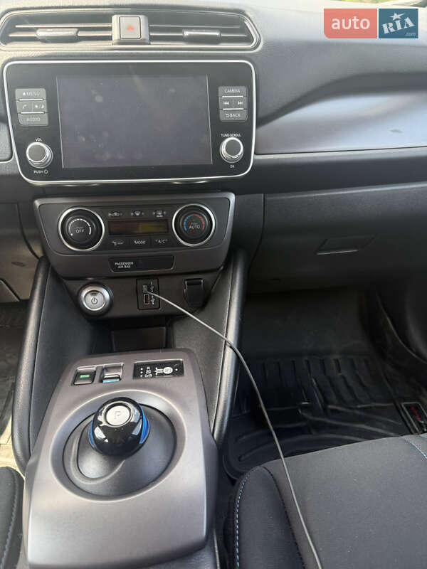Хэтчбек Nissan Leaf 2022 в Киеве