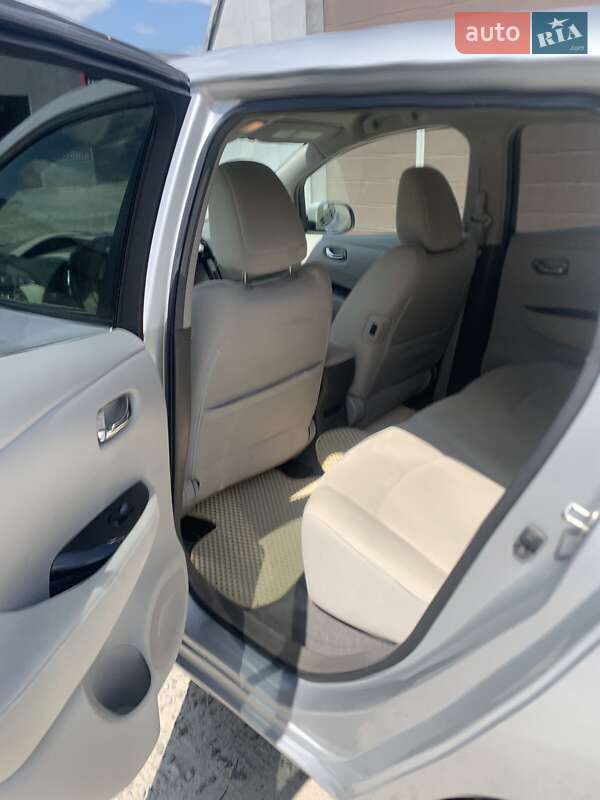 Хэтчбек Nissan Leaf 2011 в Дубровице фото 2 Хэтчбек Nissan Leaf 2011 в Дубровице