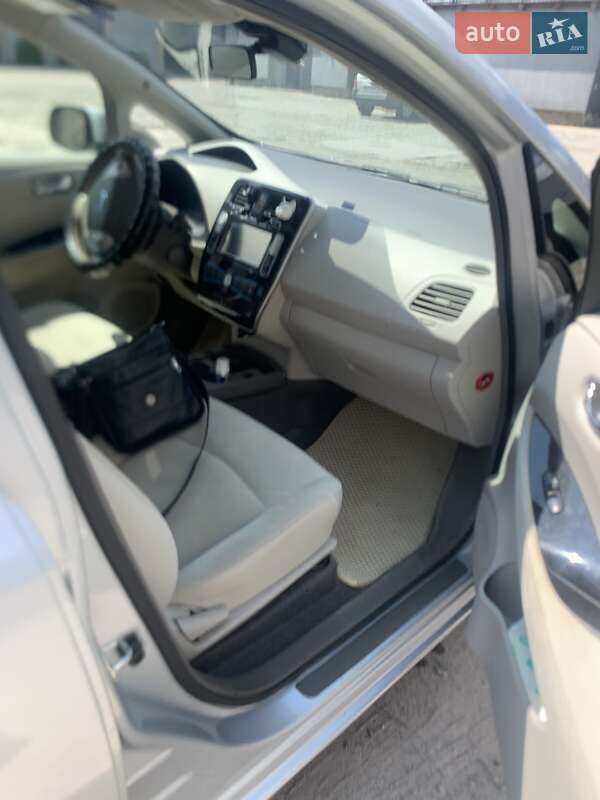 Хэтчбек Nissan Leaf 2011 в Дубровице фото 6 Хэтчбек Nissan Leaf 2011 в Дубровице