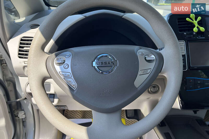 Хэтчбек Nissan Leaf 2011 в Коломые