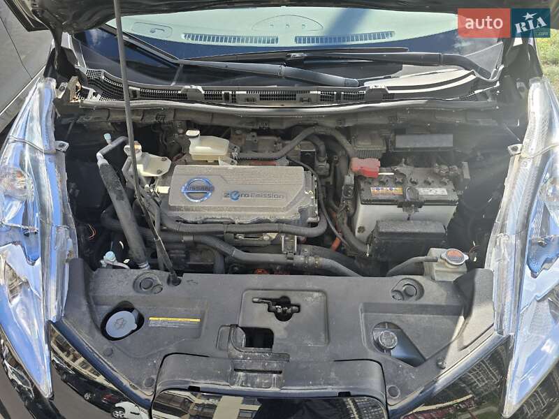 Хэтчбек Nissan Leaf 2012 в Киеве