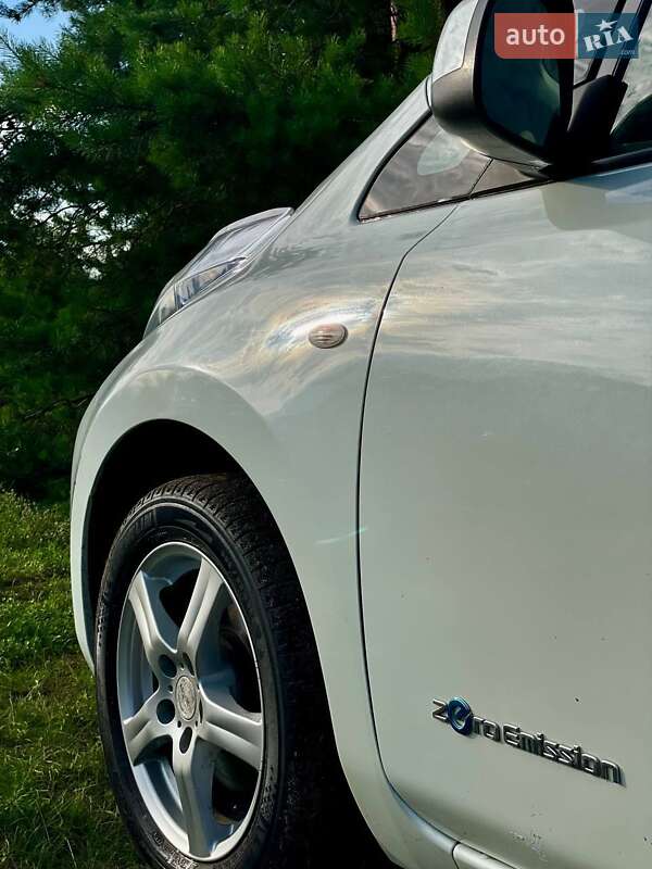 Хэтчбек Nissan Leaf 2012 в Золочеве
