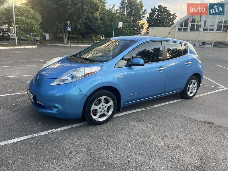 Хэтчбек Nissan Leaf 2011 в Черкассах