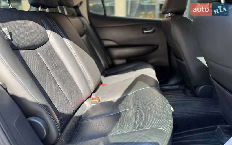 Хэтчбек Nissan Leaf 2015 в Черновцах