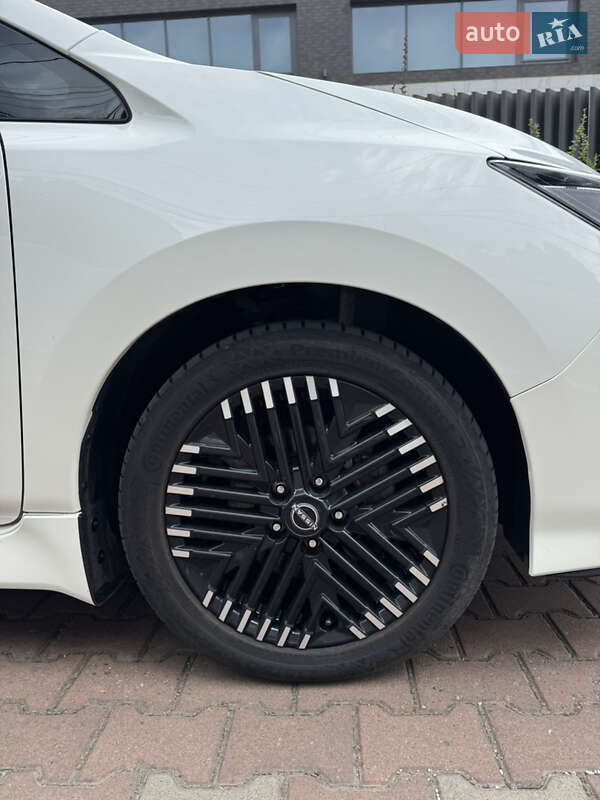 Хэтчбек Nissan Leaf 2023 в Черновцах