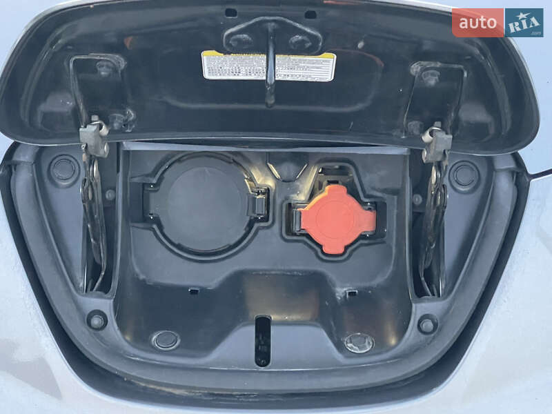 Хэтчбек Nissan Leaf 2014 в Ровно