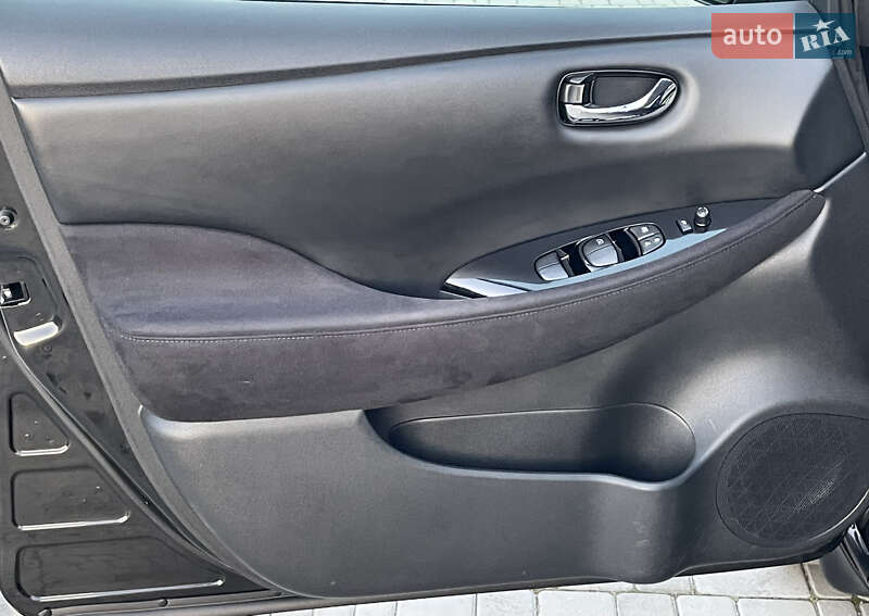 Хэтчбек Nissan Leaf 2015 в Ровно