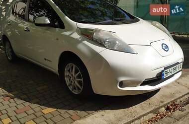 Хэтчбек Nissan Leaf 2014 в 