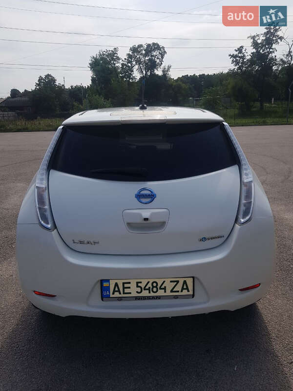 Хэтчбек Nissan Leaf 2014 в Днепре