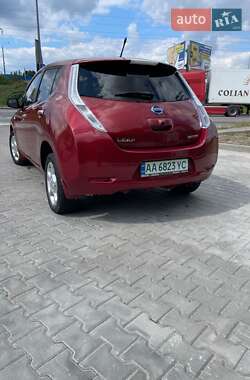 Хэтчбек Nissan Leaf 2012 в 