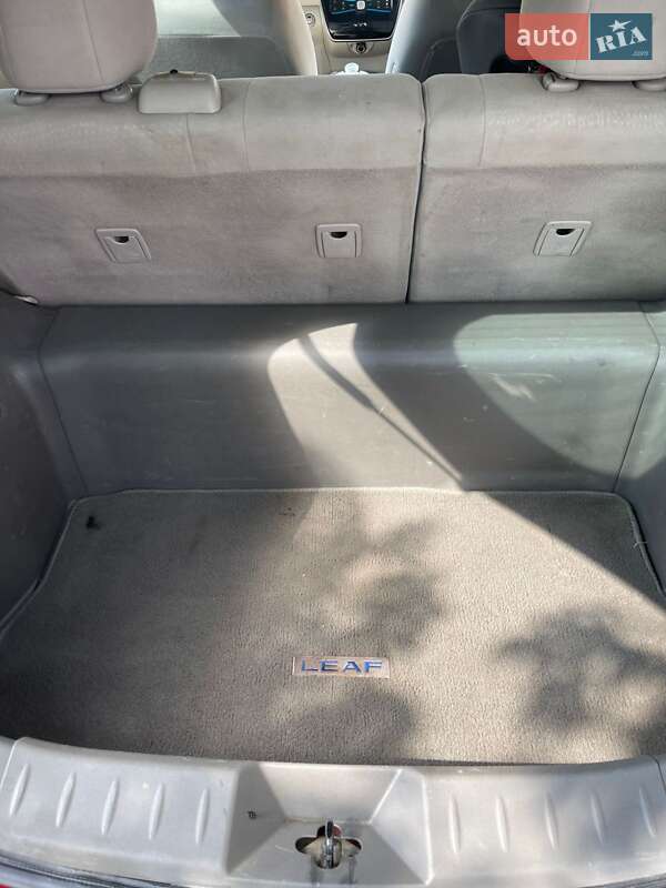 Хэтчбек Nissan Leaf 2012 в Киеве