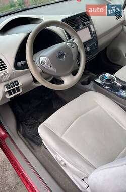 Хэтчбек Nissan Leaf 2012 в 