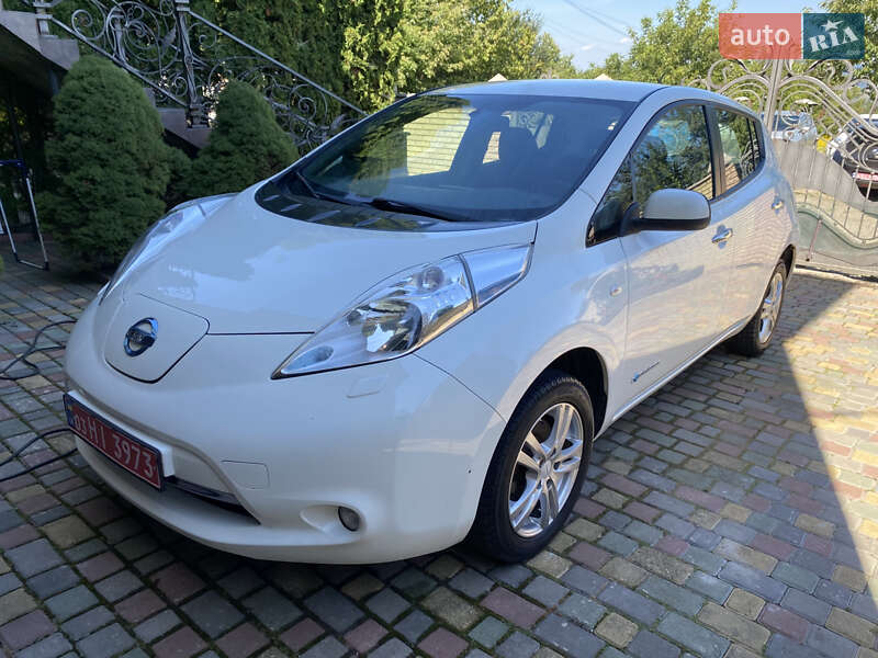 Хетчбек Nissan Leaf 2014 в 